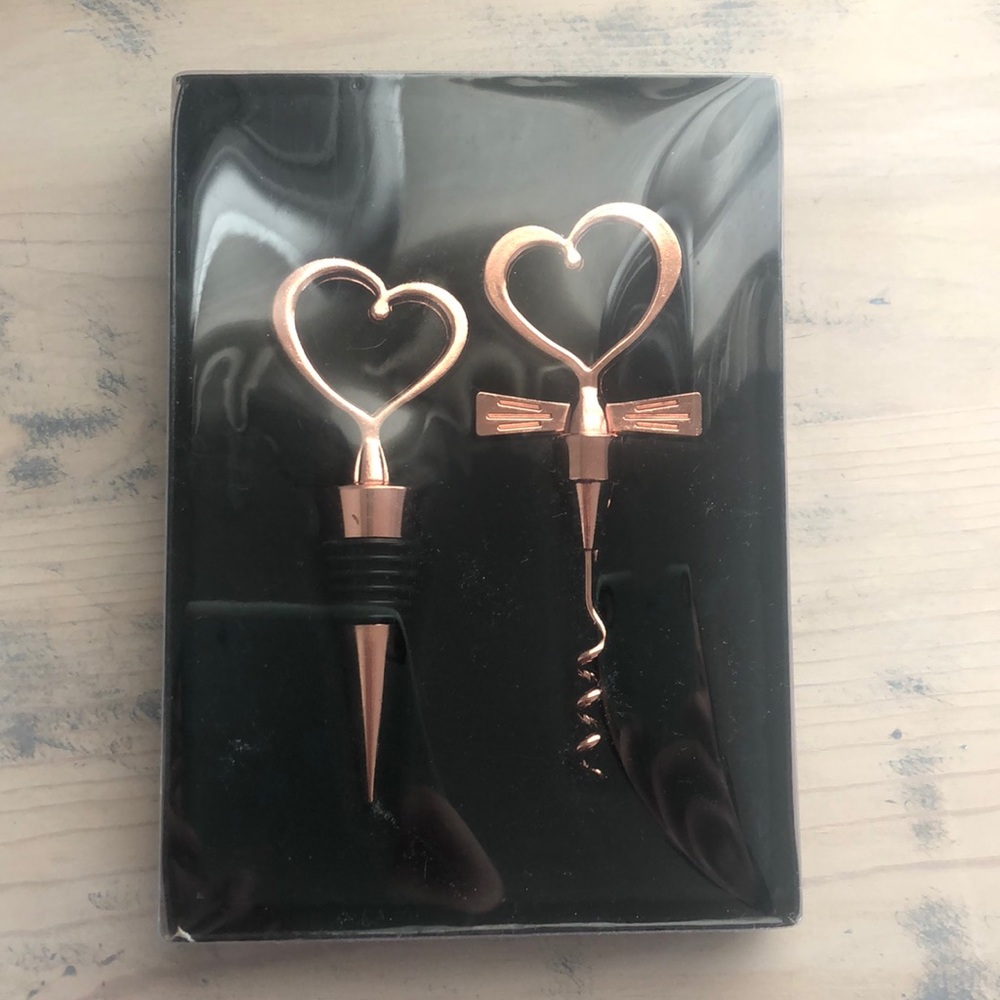 Adorable wine stoppers !! Brand new never used